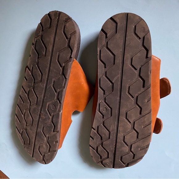 Call it Spring sandals - Picture 2 of 6